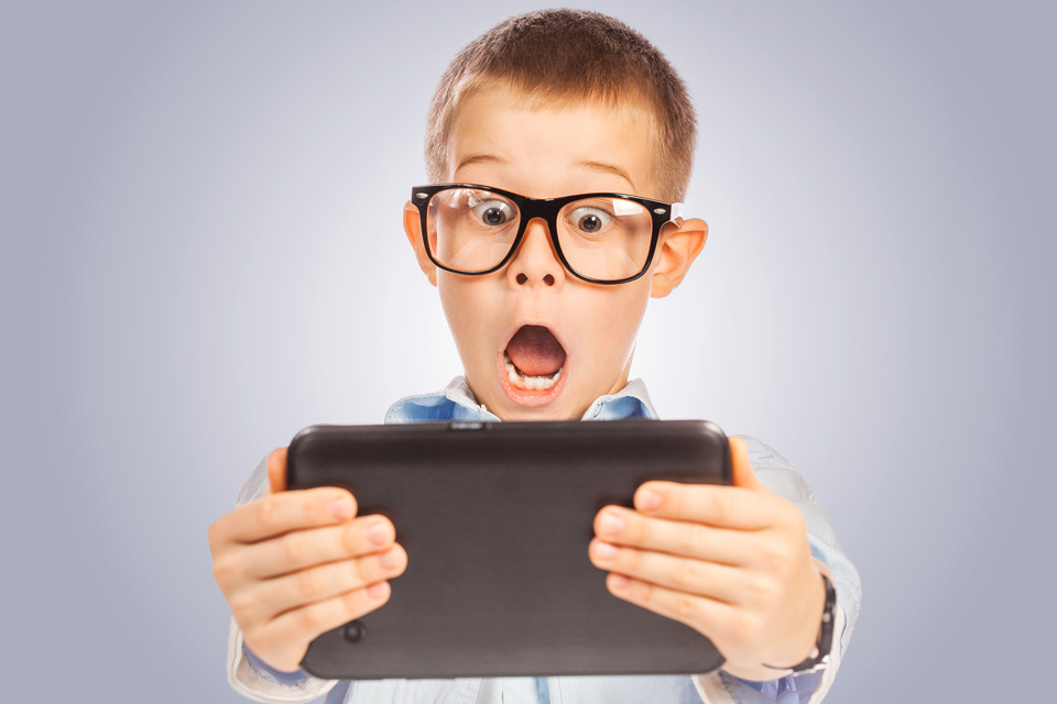 Criança e tablets e smartphones: uso controlado