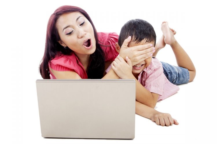 Como controlar o que seus filhos veem na internet